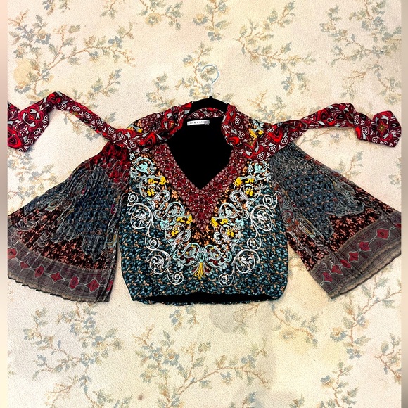 ALICE+OLIVIa Flutter Sleeve Top - Picture 5 of 9